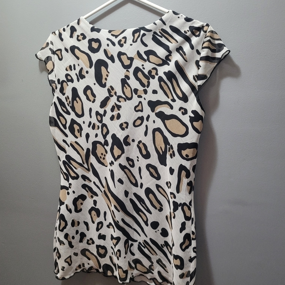 Victoria Collection Leopard Print Short Sleeve Ruffled Top Size S - Picture 6 of 6